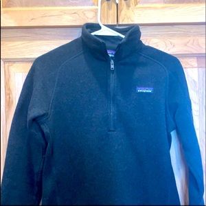 Women’s Patagonia 1/4 zip black.